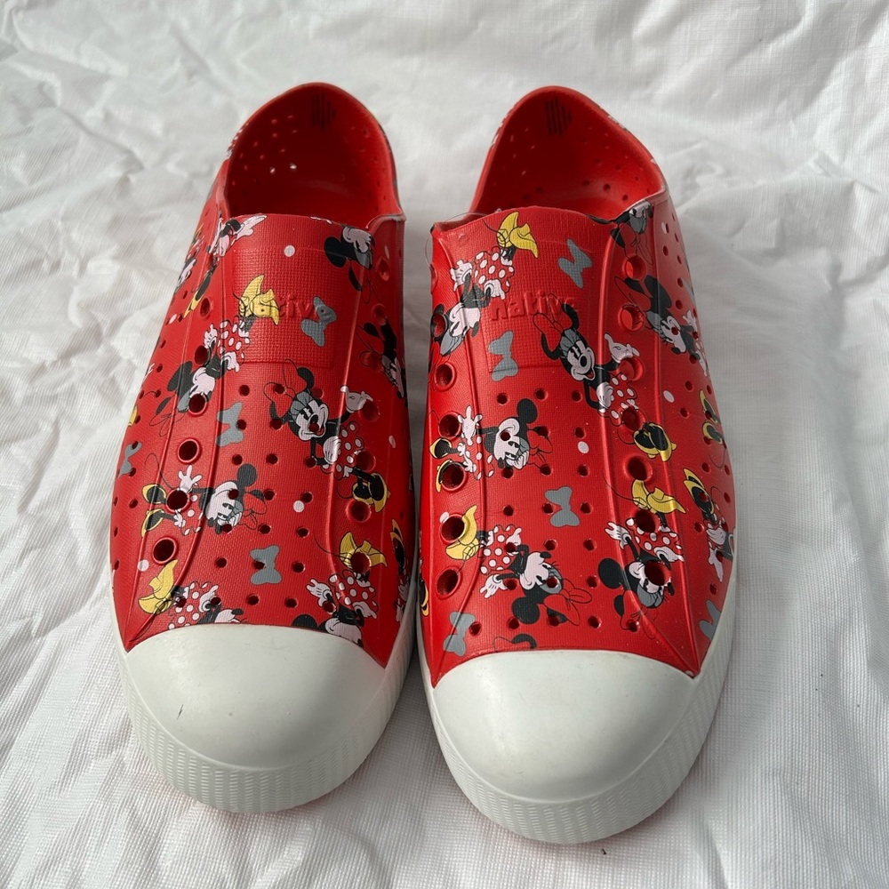 NWT Native x Disney Minnie Mouse shoes